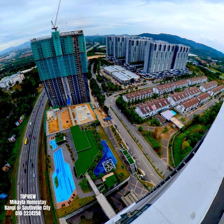 Topview Mikayla Bangi @ Southville Kampong Tangkas